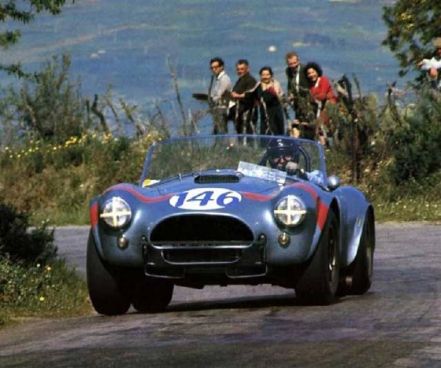 Dan Gurney i Jerry Grant - Shelby Cobra roadster.